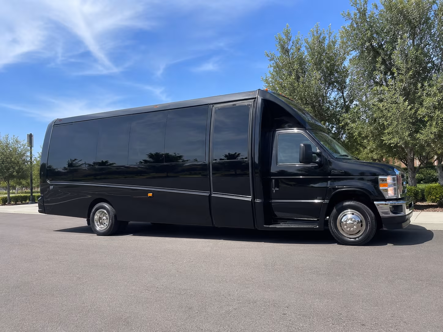 get your bridal party to prior lake and shakopee venues in style